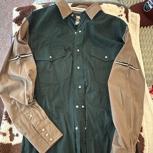 Cumberland Outfitters men’s button up shirt